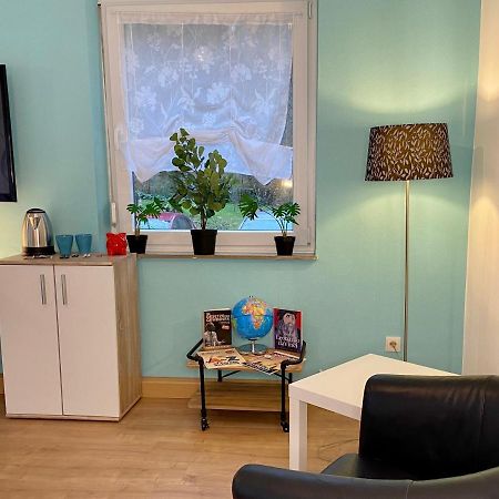 Privatzimmer Im Apartment - Apple Tv Netflix Kingsize Bett Arbeitsplatz Naehe Hbf 科布倫茨 外观 照片