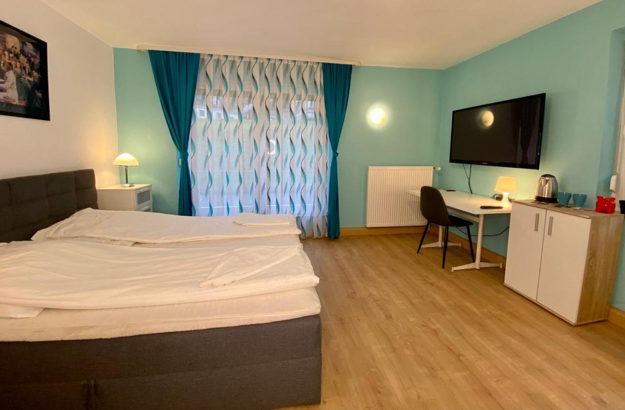 Privatzimmer Im Apartment - Apple Tv Netflix Kingsize Bett Arbeitsplatz Naehe Hbf 科布倫茨 外观 照片