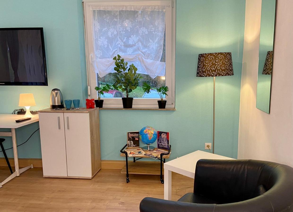 Privatzimmer Im Apartment - Apple Tv Netflix Kingsize Bett Arbeitsplatz Naehe Hbf 科布倫茨 外观 照片
