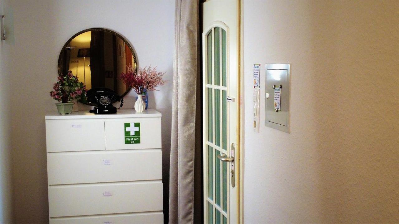 Privatzimmer Im Apartment - Apple Tv Netflix Kingsize Bett Arbeitsplatz Naehe Hbf 科布倫茨 外观 照片