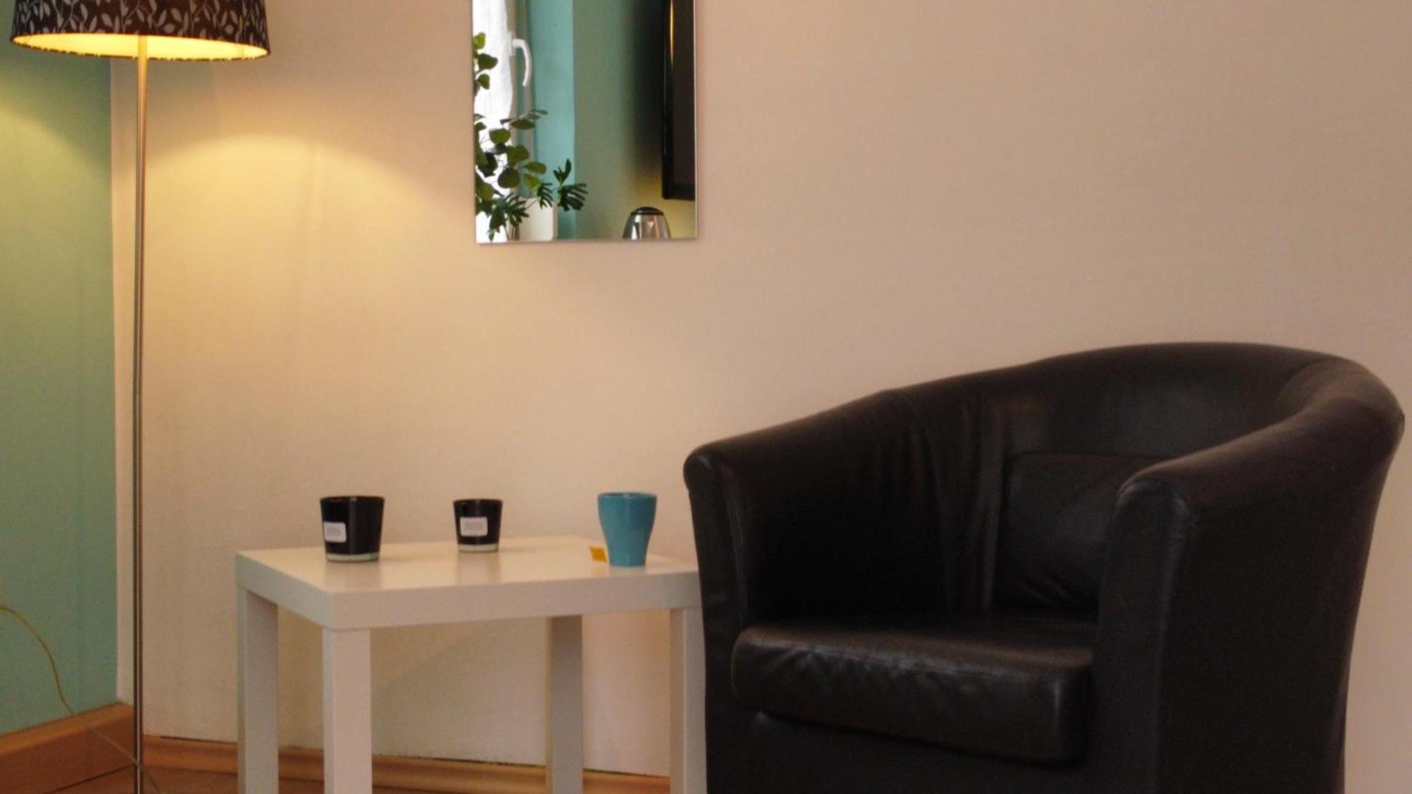 Privatzimmer Im Apartment - Apple Tv Netflix Kingsize Bett Arbeitsplatz Naehe Hbf 科布倫茨 外观 照片