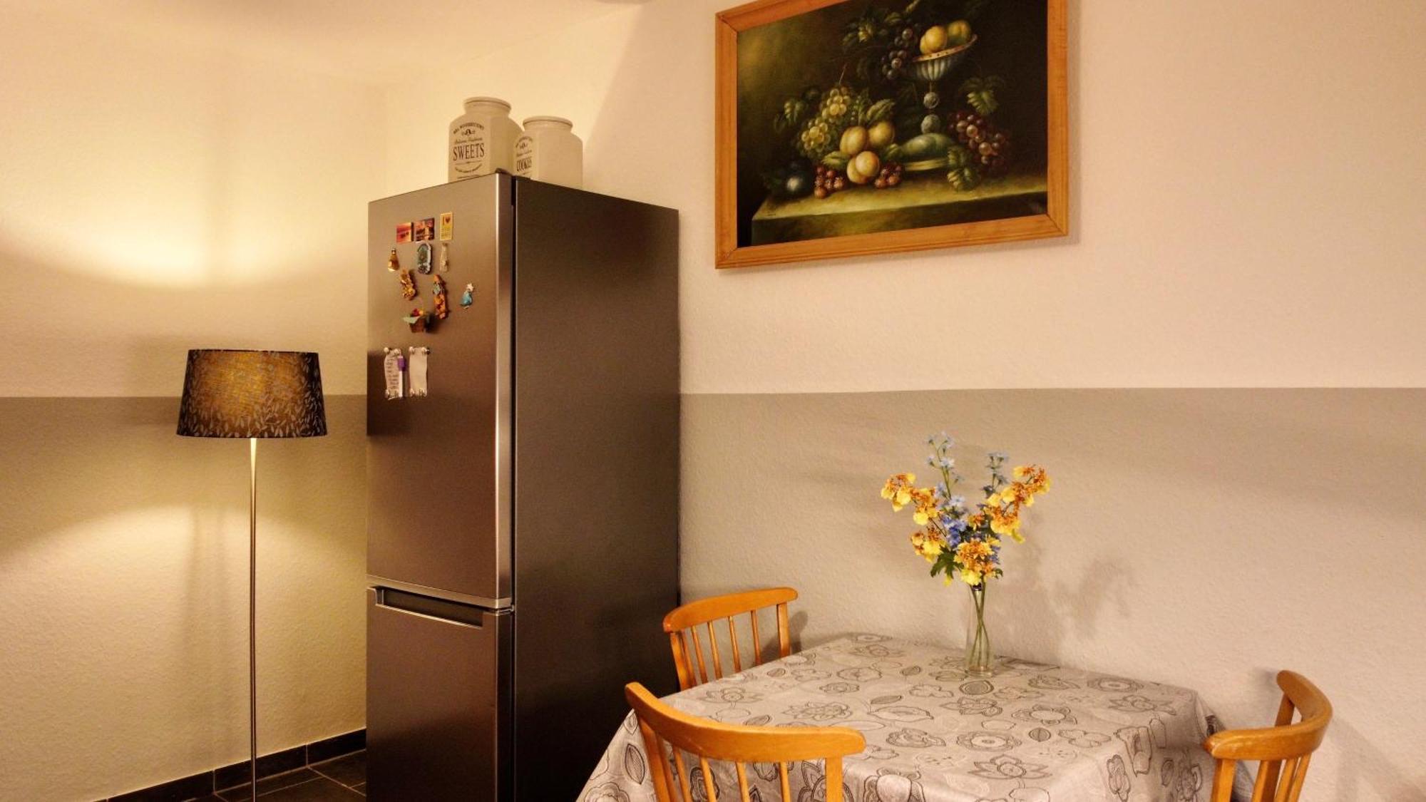 Privatzimmer Im Apartment - Apple Tv Netflix Kingsize Bett Arbeitsplatz Naehe Hbf 科布倫茨 外观 照片